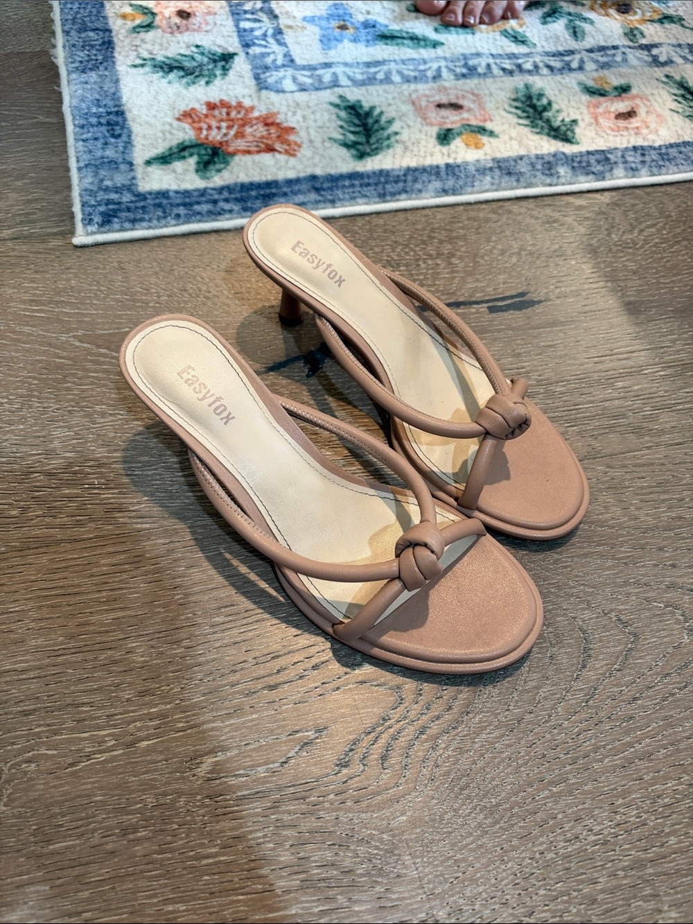 Sandal kitten heels